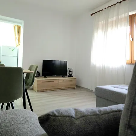 Krash Apartment